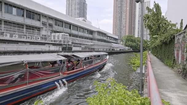 Bangkok Canal Shuttle Boat Riding Saen Saeb Canal City Background — 图库视频影像
