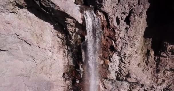 Narrow River Flow Beautiful Valley Alborz Mountain Fall Cliff Waterfall — Stockvideo