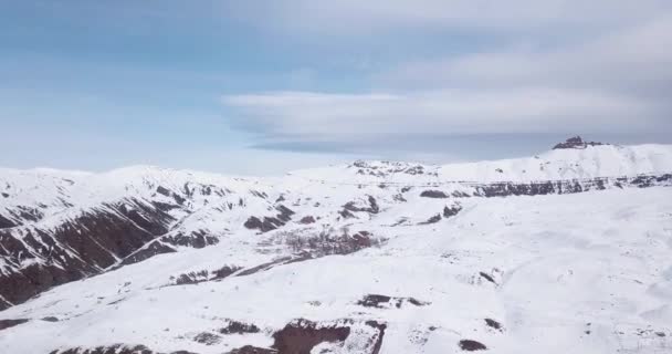 Vuelo Sobre Alto Pueblo Montaña Alborz Invierno Nieve Hermoso Paisaje — Vídeos de Stock