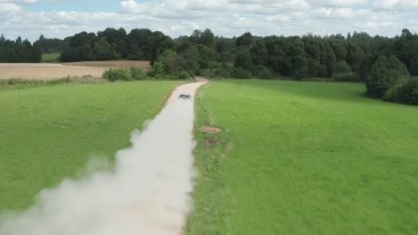 Coche Carreras Conducción Carretera Grava — Vídeo de stock