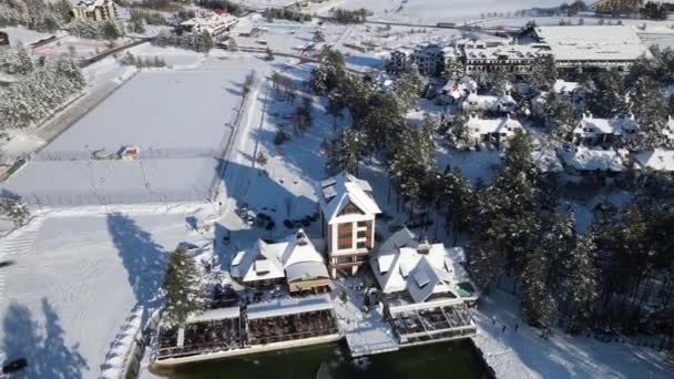 Imágenes Aéreas Del Lago Montaña Zlatibor Nieve Hielo Árboles Con — Vídeo de stock