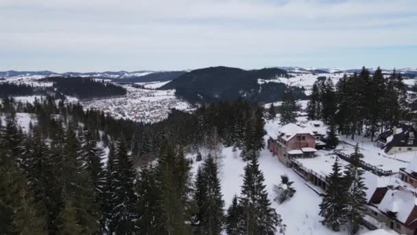 Χιονοδρομικό Κέντρο Εναέρια Λήψη Ξενοδοχεία Σπίτια Δέντρα Πανοραμική Θέα Όλα — Αρχείο Βίντεο