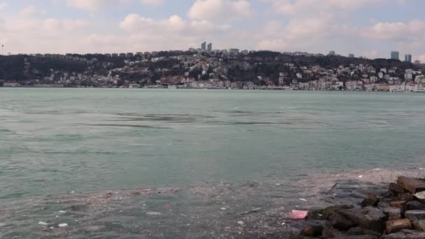 Soiled Water Bosphorus Uskudar Istanbul Turkey Water Pollution Concept Wide — Vídeos de Stock