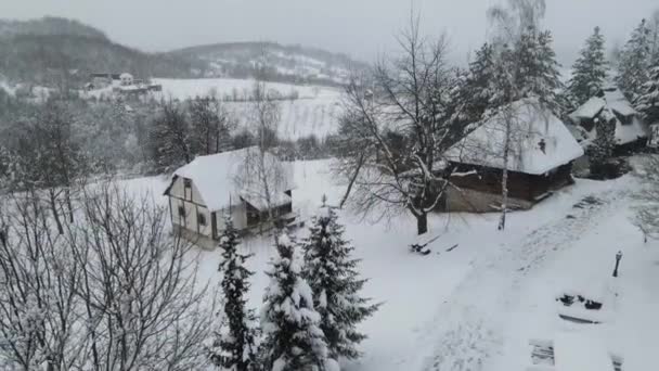 Drone Flies Ground Panoramic View Mountain Covered Snow Everything White — Vídeo de Stock
