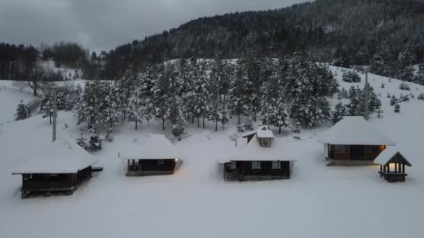 Mountain Wooden Houses Covered Snow Trees Dark Clouds Back Aerial — Vídeo de Stock