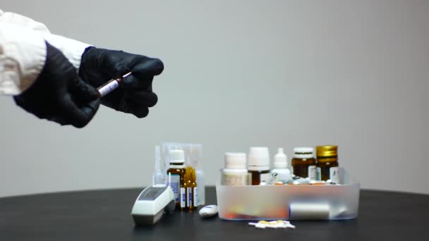 Doctor Hands Black Gloves Shakes Ampule Another Medicaments Table — Vídeo de Stock