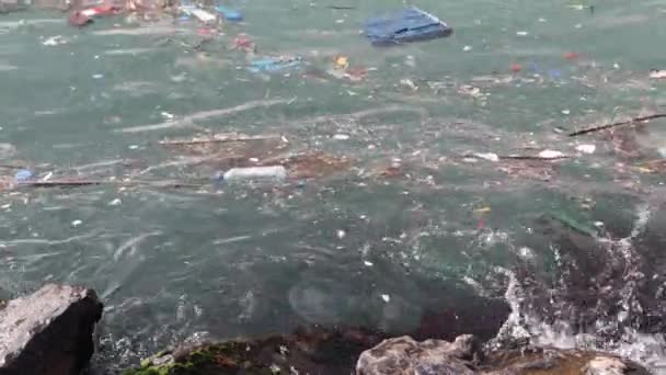 Polluted Sea Waves Shoreline Istanbul Close — Vídeo de stock