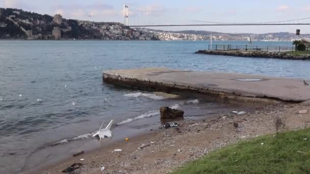 Fatih Sultan Mehmet Bridge Bosphorus Strait Picnic Ground Kucuksu Palace — Stockvideo