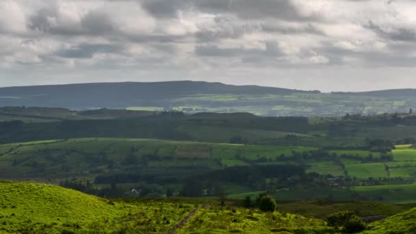 Time Lapse Rural Landscape Grass Fields Hills Cloudy Day Ireland — Wideo stockowe