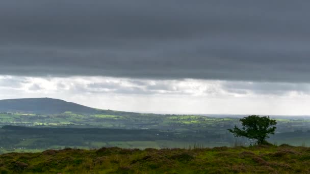 Time Lapse Rural Landscape Grass Fields Hills Cloudy Day Ireland — Vídeo de Stock