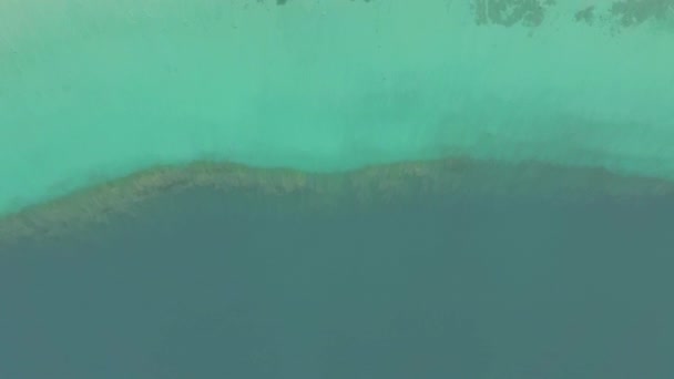 Vista Aérea Del Lago Kournas Grecia Muelle Pequeño Con Botes — Vídeo de stock