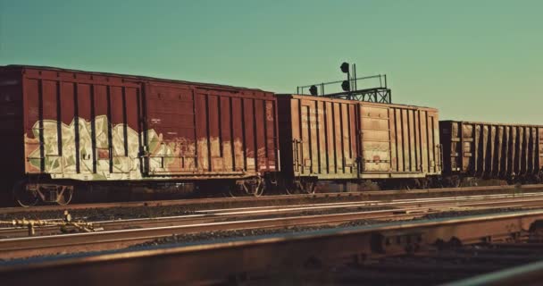 Freight Train Cargo Cars Departing Station Empty Industrial City Railway — Stockvideo