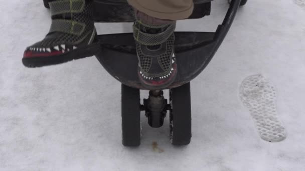 Feet Young Boy Moving Stroller You Can See Trace Snow — Αρχείο Βίντεο