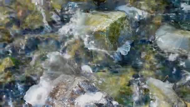 Close Frozen Stones Water Flow Winter Gimbal — Stockvideo