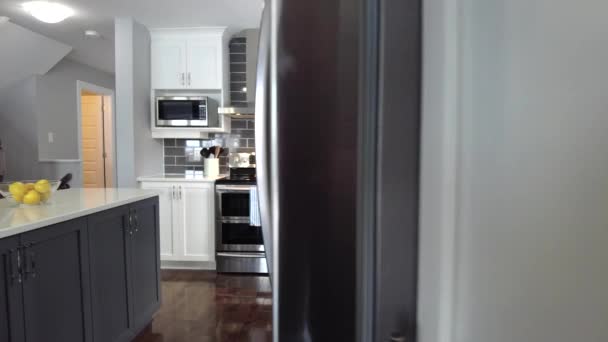 Real Estate High End Kitchen Reveal Stainless Fridge Smooth Gimbal — Stok video