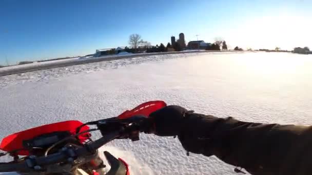 Snowbike Pov Crossing Road Looking Both Ways — ストック動画