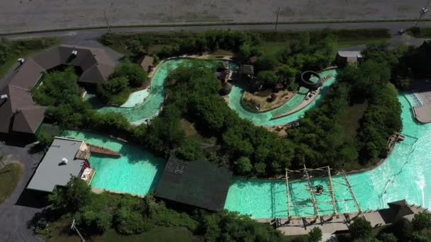 Empty Waterpark Resort Lazy River Aerial — Stockvideo