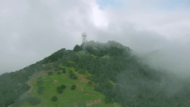 Pico Facho Shrouded Clouds Madeira Portugal Aerial Backward – stockvideo