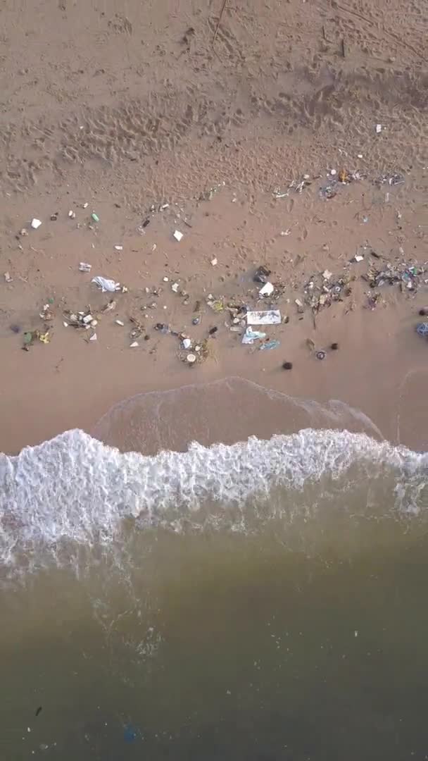 Tropical Beach Rayong Thailand Waste Materials Littering Sand Aerial Drone — Vídeo de Stock