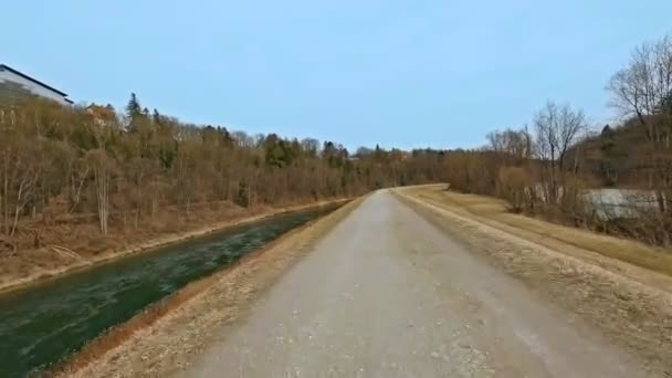 Drivers View Riding Bike Countryside Landscape Next Flowing River Sandy — Vídeos de Stock