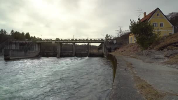 Timelapse Flowing Water River Coming Weir While Sun Shining — Wideo stockowe