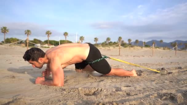 Athlete Practicing Drag Elbows Resistance Sunrise — Stockvideo