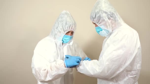 Doctors Ppe Suits Helping Each Other Unseal Gloves Suit — Vídeo de Stock