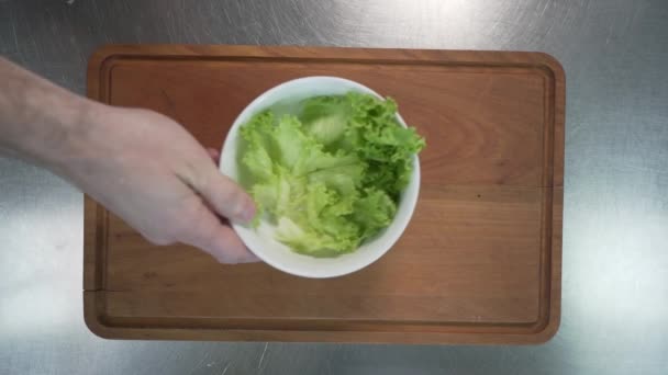 Lettuce Bowl Wooden Board Mans Hand — 비디오