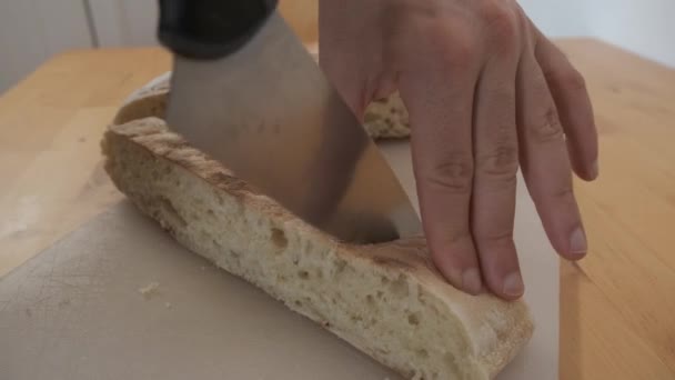 Hands Cut Typical Bread Madeira Called Bolo Caco Handheld Shot — Vídeo de Stock