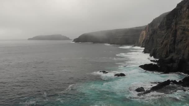 Ocean Waves Slamming Rocks Ponta Calheta Porto Santo Island Aerial — Stock videók