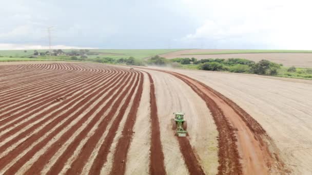 Tracteur Labourant Terre Préparant Sol Pour Plantation — Video