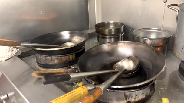 Κινέζικο Εστιατόριο Takeaway Μαγειρική Κουζίνα Φούρνος Επαγγελματική Wok Και Φλόγες — Αρχείο Βίντεο