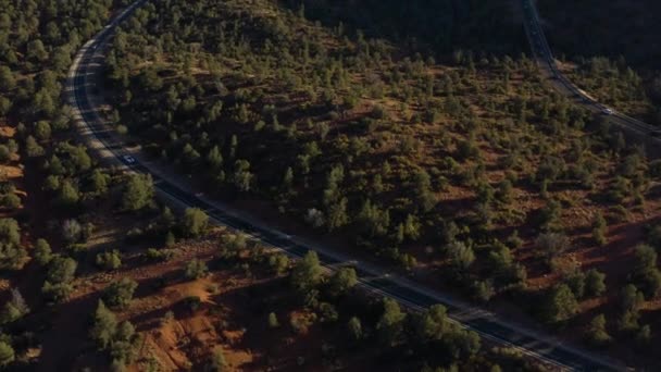 Highway Leading Sedona Arizona Cinematic Aerial — Stockvideo