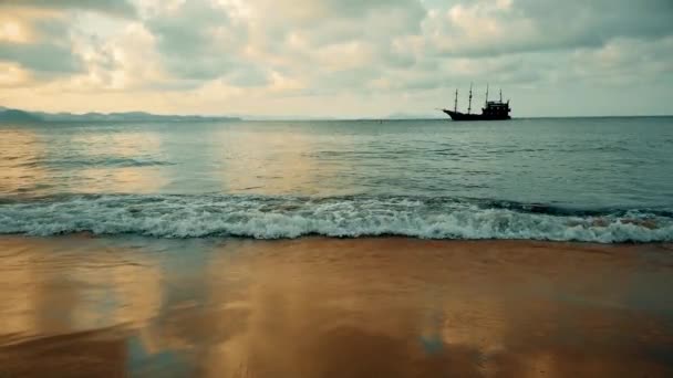 Вид Корабль Пляжа Время Открытия Новых Земель Территории Америки Исторические — стоковое видео