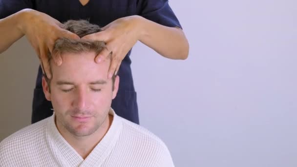 Scalp Massage Young Man Spa — Vídeos de Stock