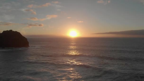 Sea Rock Ponta Calheta Beach Sunset Portugal Aerial Backward — Vídeos de Stock