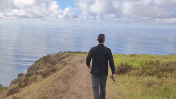 Man Walking Beautiful Viewpoint Island Madeira — Stock videók