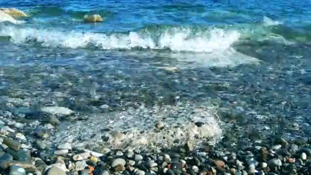 Beautiful Seascape Waves Rocky Beach Static Low Pov — Video Stock