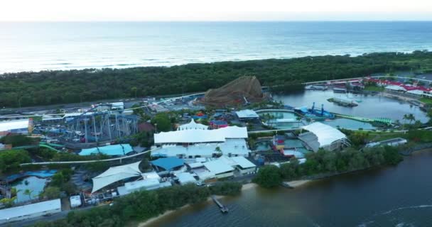 Drones Eye View Seaworld Theme Park Sunrise New Rollercoaster Being — Vídeos de Stock