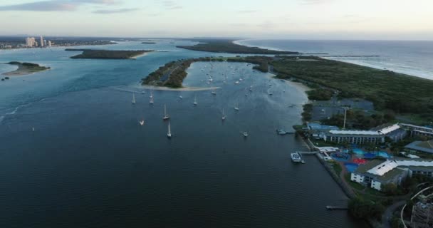 Flying Seaworld Resort Sunrise Gold Coast Broadwater Calm — Stock Video