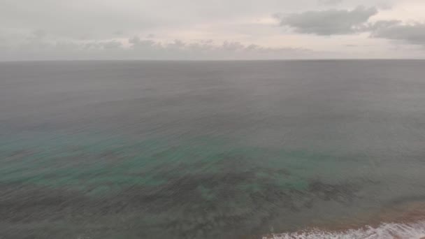 Повітряний Зворотний Постріл Над Порожнім Пляжем Матадуро Португалія — стокове відео