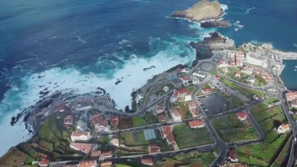 Porto Moniz Natural Pool Crashing Waves Coastline Sunny Day Madeira — 비디오