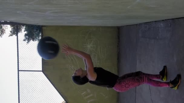 Woman Doing Intense Body Exercise Medicine Ball Squats Cross Exercise — Stok video