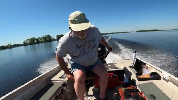 Old Man Driving Fishing Boat Fast Sunny Day — Stock video