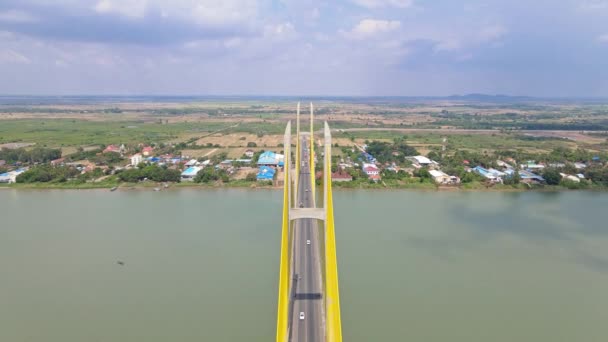 Aerial Flyover Tsubasa Bridge Mekong River Connection Cambodia Vietnam Asia — Stockvideo