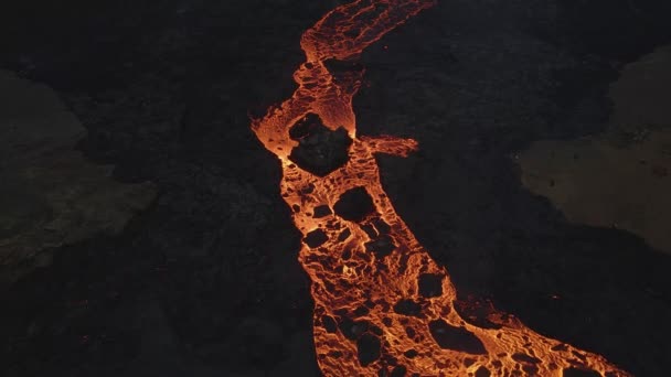 Aerial Top Forward Lava River Flowing Black Volcanic Landscape — Vídeos de Stock