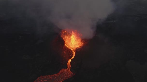 Magma Spurts Crater Fissure Erupting Volcano Iceland Aerial Static View — Stockvideo