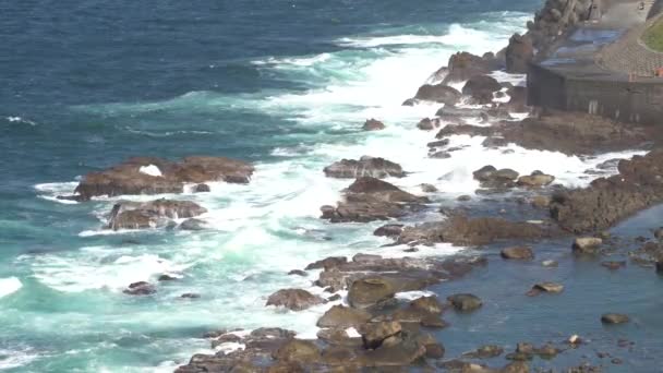 Beautiful Blue Ocean Waves Crashing Rocky Shore — Stock video