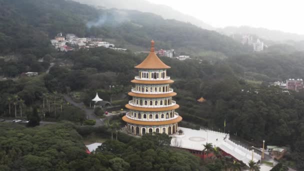 Dolly Out Upward Tilting View Temple Experiencing Taiwanese Culture Spectacular — Stock Video