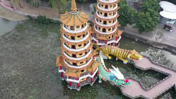 Clockwise Circular Motion View Spectacular Dragon Tiger Pagodas Temple Seven — ストック動画